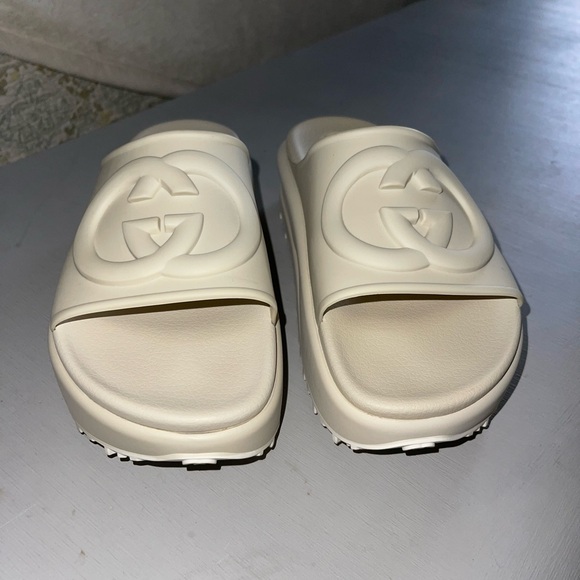 Platform Slides - Picture 5 of 6